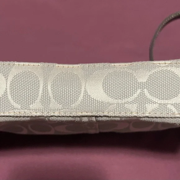 Coach Signature Turnlock large wristlet - Picture 4 of 8